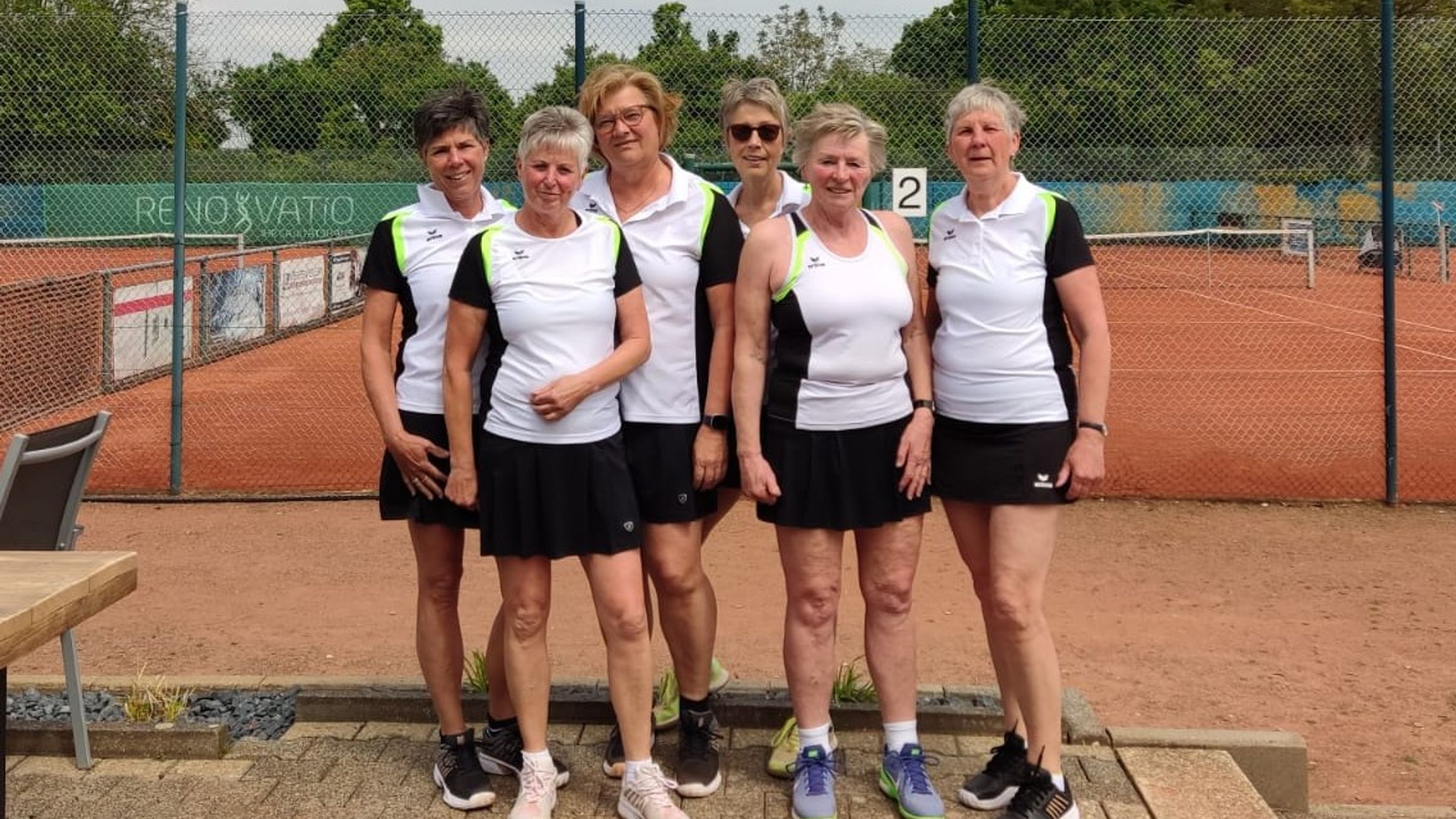 v.l. Barbara Weidemann, Clementine Tangelder, Christa Kubo, Heike van Merwyk, Annette Maibom, Amalia Ernsten

Es fehlen: Draha Zavodsky, Heike Lonnemann, Christa Kräbber, Ingrid Demming, Edit Kräbber.