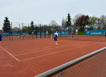 Saisonstart auf dem Tennisplatz