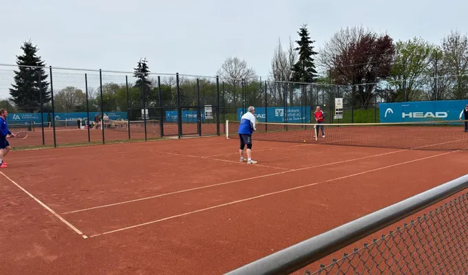 Saisonstart auf dem Tennisplatz