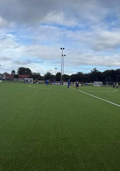 Erste schlägt Rees mit 3:1 und bleibt ungeschlagen!