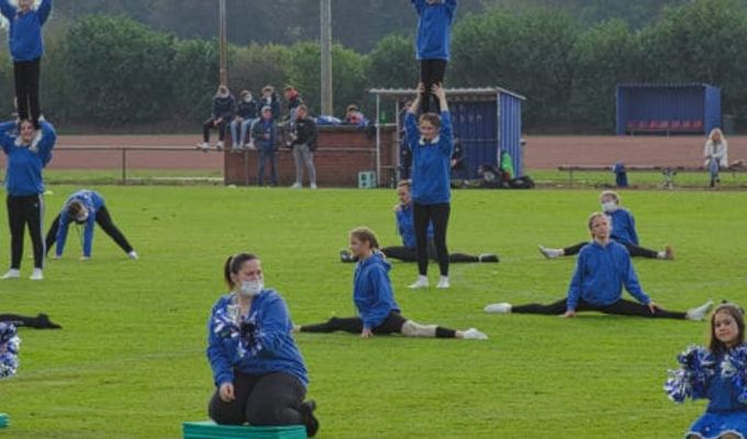 Mussumer Cheerleader bezaubern in Halbzeitpause