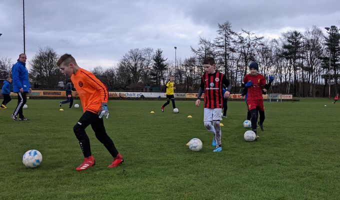 Kinder freuen sich auf das Training